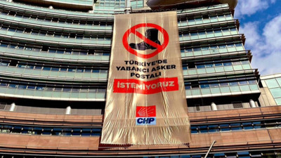 Tezkere görüşmesi öncesi CHP'den dikkat çeken pankart: Türkiye’de yabancı asker postalı istemiyoruz
