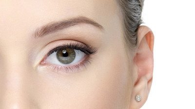 Göz kapağı düşük olanlar dikkat! Tek bir işlemle düşüklüğü gidermek mümkün. İşte düşük göz kapağı için yapılabilecekler