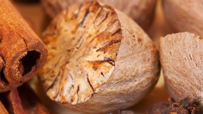 Yemeklere 1 kaşık atmayan bin pişman: Faydalarını duyunca soluğu aktarda alacaksınız. Adeta minik bir şifa deposu