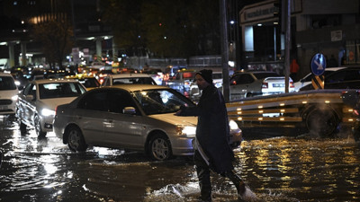 Türkiye hava muhalefetine teslim olacak. AFAD kuvvetli sağanak ve fırtına beklenen 41 il için turuncu, 31 il için de sarı meteorolojik uyarı yaptı