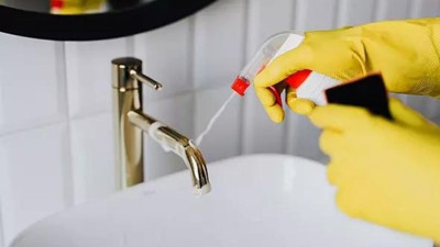 Tek bir damlası bile kireci söküp atmaya yetiyor: Mutfaktan banyoya tüm kireçli bölgelerde kullanabilirsiniz