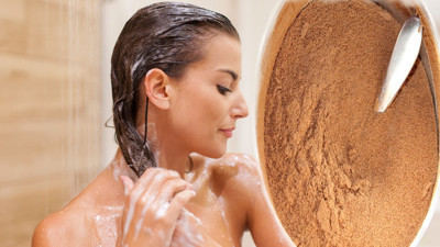 Şampuanın içine 2 kaşık ekleyin: Saçları ışıl ışıl parlatıyor yıpranmış görüntüden eser kalmıyor. Bu yöntem keratin bakımını solda sıfır bırakacak