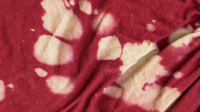 Çamaşır suyu sıçradıysa çözümü basit: Bir damlasıyla inatçı çamaşır suyu lekesinden eser kalmıyor. Kimsenin bilmediği o yöntem açığa çıktı