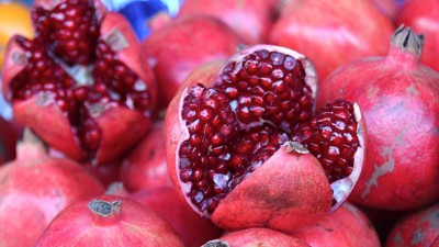 Çatlamış narı ağzınıza bile sürmeyin: Çatlamış nar yemenin tehlikeleri ortaya çıktı. Çatlamış nar yenir mi?