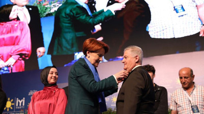 İYİ Parti'de deprem üstüne deprem. Ahmet Zeki Üçok görevden alındı? Üçok'tan açıklama geldi. Ahmet Zeki Üçok kimdir?