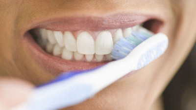 Oruçluyken diş fırçalanır mı, Diş fırçalamak orucu bozar mı, Oruçluyken diş fırçalandığında kaza gerekir mi? Diyanet'ten açıklama geldi