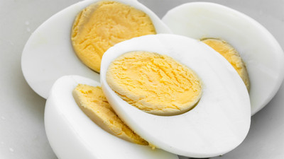 Yumurta böyle görünüyorsa sakın ağzınıza sürmeyin: Sağlığı resmen tehlikeye atıyor. Yumurta yerken dikkat