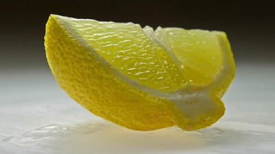 Milyonlarca insan aynı hatayı yapıyor. Limonu böyle tüketmeyin