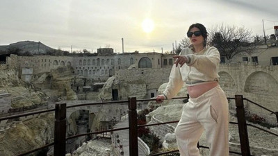 Karnı burnunda oyuncu Gonca Vuslateri'den yeni pozlar