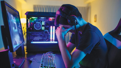 Böbrek taşı en çok teknoloji bağımlılarını seviyor! Teknoloji bağımlılarında risk çok yüksek