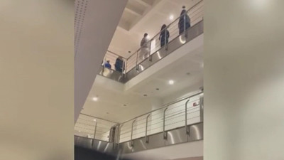 CHP Genel Merkezi'nde gerginlik. Milletvekili PM toplantısını basmak istedi. İşte o görüntüler....