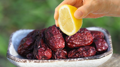 Faydalarını duyan kapış kapış tüketecek: Hurmaya birkaç damla limon sıkın. Hurmaya limon sıkmak neye iyi gelir?