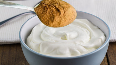 Tığ gibi incelmenin sırrı yoğurtta! Yoğurdun içine 1 kaşık ekleyince yağları cayır cayır yakıyor saatlerce tok tutuyor