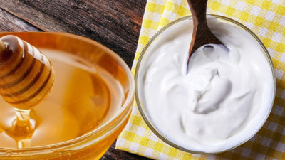 Yoğurda 1 kaşık bal ekleyince o sorundan eser kalmıyor: Etkisini duyunca kaşık kaşık tüketeceksiniz. Ballı yoğurt neye iyi gelir?