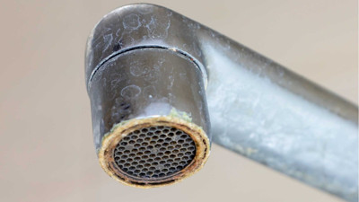 Tek bir kireç ve su lekesi kalmayacak: Kireç bağlamış muslukları ışıl ışıl parlatmanın tüyosu bulundu