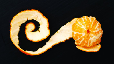 Mandalina kabuklarını sakın çöpe atmayın: Kabuklarını kaynatıp içende o sorundan eser kalmayacak. Mandalina kabuğunun faydaları nelerdir?