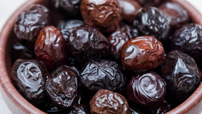 Zeytini muhafaza etme yöntemi bulundu: Asla küflenmiyor ve yumuşamıyor. İçine bir miktar ilave etmeniz yeterli. Zeytin nasıl muhafaza edilir?