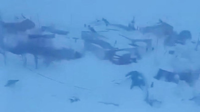 11 kişi ölümden döndü. 4 evin üzerine çığ düştü.  Evlerde mahsur kalan 11 kişi kendi imkanlarıyla kurtuldu