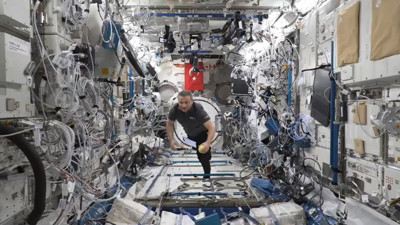 Alper Gezeravcı dönüş yolunda. Mikro yer çekimi ortamında video çekti: Deneyleri ve deneyimlerini paylaştı