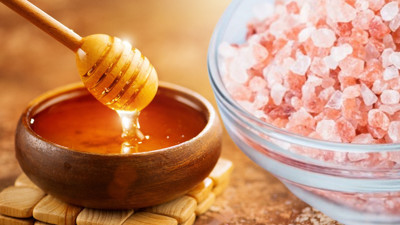 Bal ve tuzu karıştırıp yiyince o sorundan eser kalmıyor: Bal ve tuz karışımı neye iyi gelir?