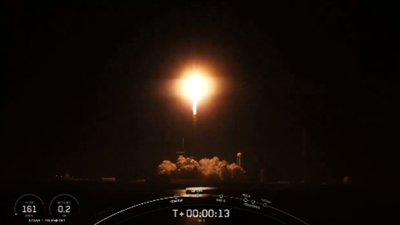 Fırlatma gerçekleşti. Bilimsel ve teknolojik yükler taşıyan roket Ay'a iniş görevine resmen başladı