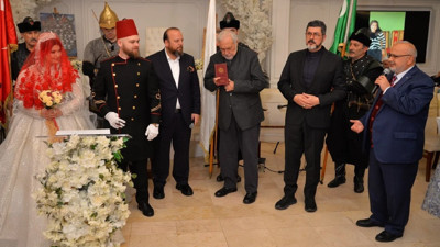 Osmanlı ailesinden 2. Abdülhamid'in torununun düğününde Atatürk'ü hedef alan sözler hakkında açıklama: Bizler Türkiye Cumhuriyeti'nin kurucularına, yasalarına ve kurumlarına gönülden bağlılık içerisinde bulunan kişileriz