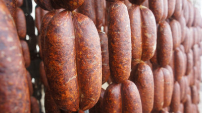 Sucuk böyleyse yanına dahi yaklaşmayın: Sucuğun bozuk olduğunu gösteren yöntem belli oldu. Bozuk sucuk nasıl anlaşılır?