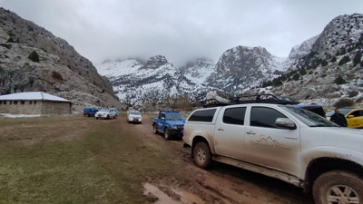 Niğde'de kar faciası. 6 kişilik ekip vardı. Rehber kar altında kalarak hayatını kaybetti. Çığ tehlikesi nedeniyle kurtarma çalışması ertelendi
