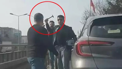 Beylikdüzü'nde iftar öncesi dehşet! Trafikte çekiçli bıçaklı kavga saniye saniye böyle görüntülendi