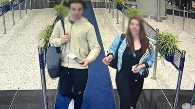 Eylem Tok’un oğlunun karıştığı kazada ilk tutuklama. Yurt dışına kaçışı organize ettiği iddia edilen çalışan tutuklandı. Baba Bülent Cihantimur hakkında flaş karar...