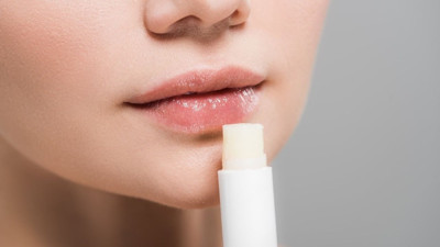 Dudağa nemlendirici sürmek orucu bozar mı, Ramazanda dudak kremi sürmek orucun bozulmasına nede olur mu?