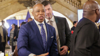 Ramazan'da ezan okutan New York Belediye Başkanı Eric Adams iftar verdi