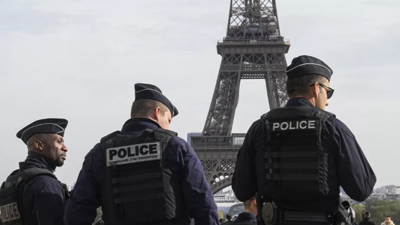 Fransa diken üstünde. Moskova'daki saldırının ardından terör alarmı en üst seviyeye çıkarıldı