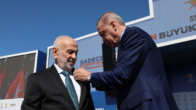 Yeniden Refah Partisi'nden istifa ederek AK Parti'ye katılmıştı. Suat Pamukçu hakkında açıklama: Hakkımızı helal etmiyoruz