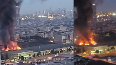 Son Dakika... İstanbul'da çok büyük yangın. Halı deposunda çıkan yangın gökyüzünü kara bulutla kapladı: Duman Bağcılar, İkitelli ve Gaziosmanpaşa'dan da görülüyor