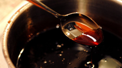 Aç karnına 1 kaşık üzüm pekmezi yiyende o sorundan eser kalmıyor: Meğer tam bir şifa deposuymuş. Aç karnına üzüm pekmezi yemek neye iyi gelir?