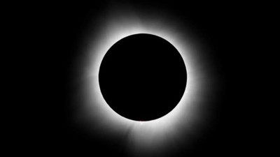Yılın ilk tam Güneş tutulması.  Hayranlık uyandıran doğa olayı sadece ABD'de tam olarak görüntülenebildi