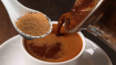 Türk kahvesine 1 kaşık tarçın atın bardak bardak için: Meğer tam bir şifa deposuymuş. Tarçınlı Türk kahvesi içmek neye iyi gelir?