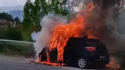 Kütahya'da seyir halindeki otomobil alev aldı!