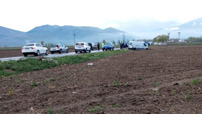 Niğde'de iki araç çarpıştı. Bir kişi hayatını kaybetti biri çocuk iki kişi de yaralandı