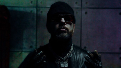 Yaz sonu çıkacak albümün ilk habercisi.... Rap müziğin yıldızlarından Murda "Yalan Dünya" diyor