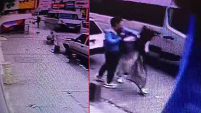 Eyüpsultan'da şoke eden anlar kamerada! Alkollü olduğu iddia edilen minibüs şoförü kaza yaptı, hıncını yanındaki kadına vurarak çıkardı