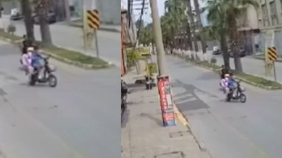 İki motosikletli çarpıştı. İşte kaza anı...