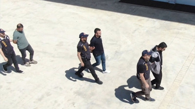 Sosyal medya dolandırıcılığına tutuklama. "Kolay para kazanma ve yatırım vaadiyle" dolandırıcılık yapan 2 kişi tutuklandı