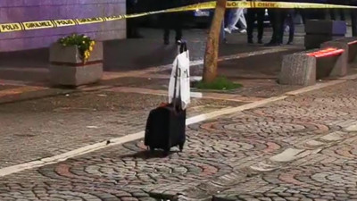 Caddede şüpheli valiz paniği! Bomba imha ekipleri sevk edildi