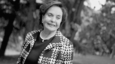 Türk tiyatrosunun önemli ismi hayatını kaybetti. Türk tiyatrosunun duayen ismi Ayten Gökçer 84 yaşında yaşamını yitirdi