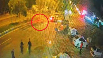 6 gündür yaşam savaşı veriyordu: Diyarbakır’da otomobilin çarptığı genç kız hayatını kaybetti. Kaza anı kameraya böyle yansıdı