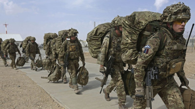 İngiltere'de askerlik modeli değişiyor! Kamu hizmeti şartı dikkat çekti