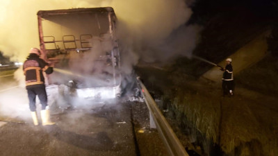 Mersin'de yolcu otobüsü kazasında 10 kişi hayatını kaybetmişti. Ankara-Bolu yolunda bu kez de bir otobüs yandı. Can kaybı ya da yaralı yok