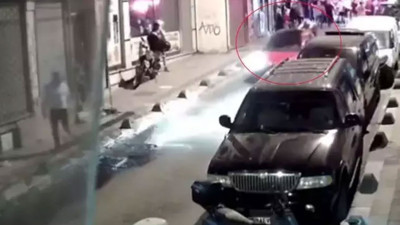 Bir sürücü şampiyonluk kutlaması yapan Galatasaraylı taraftara çarpıp kaçtı. Taraftar beyin kanaması geçirdi, durumu ağır